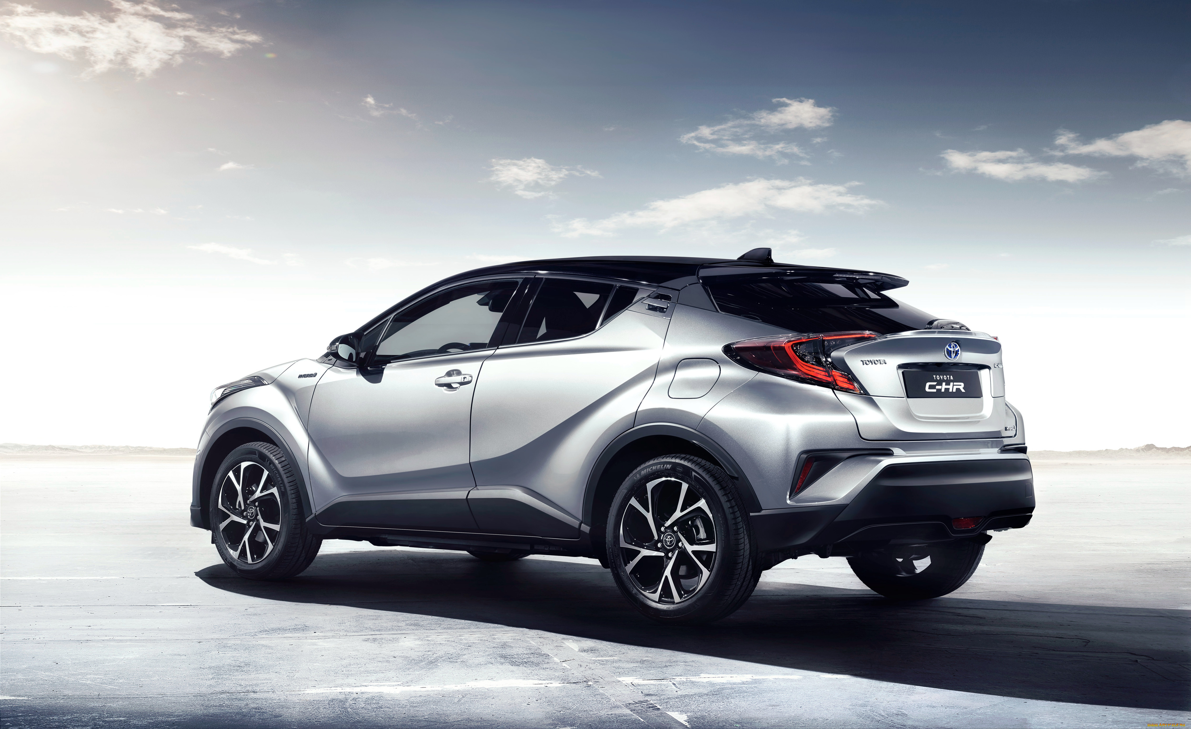 Новые тойоты в россии 2024. Toyota Chr 2017. Toyota кроссовер c-HR. Toyota c-HR 2017. Тойота гибрид Chr.